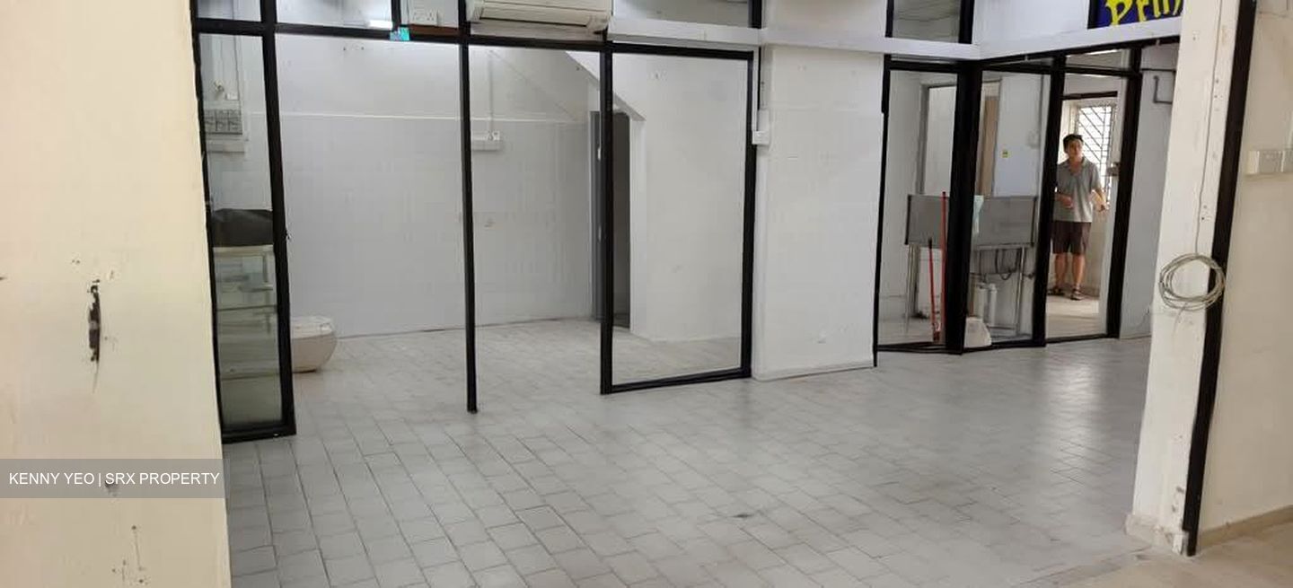 Tampines Street 42 (D18), Shop House #567603861